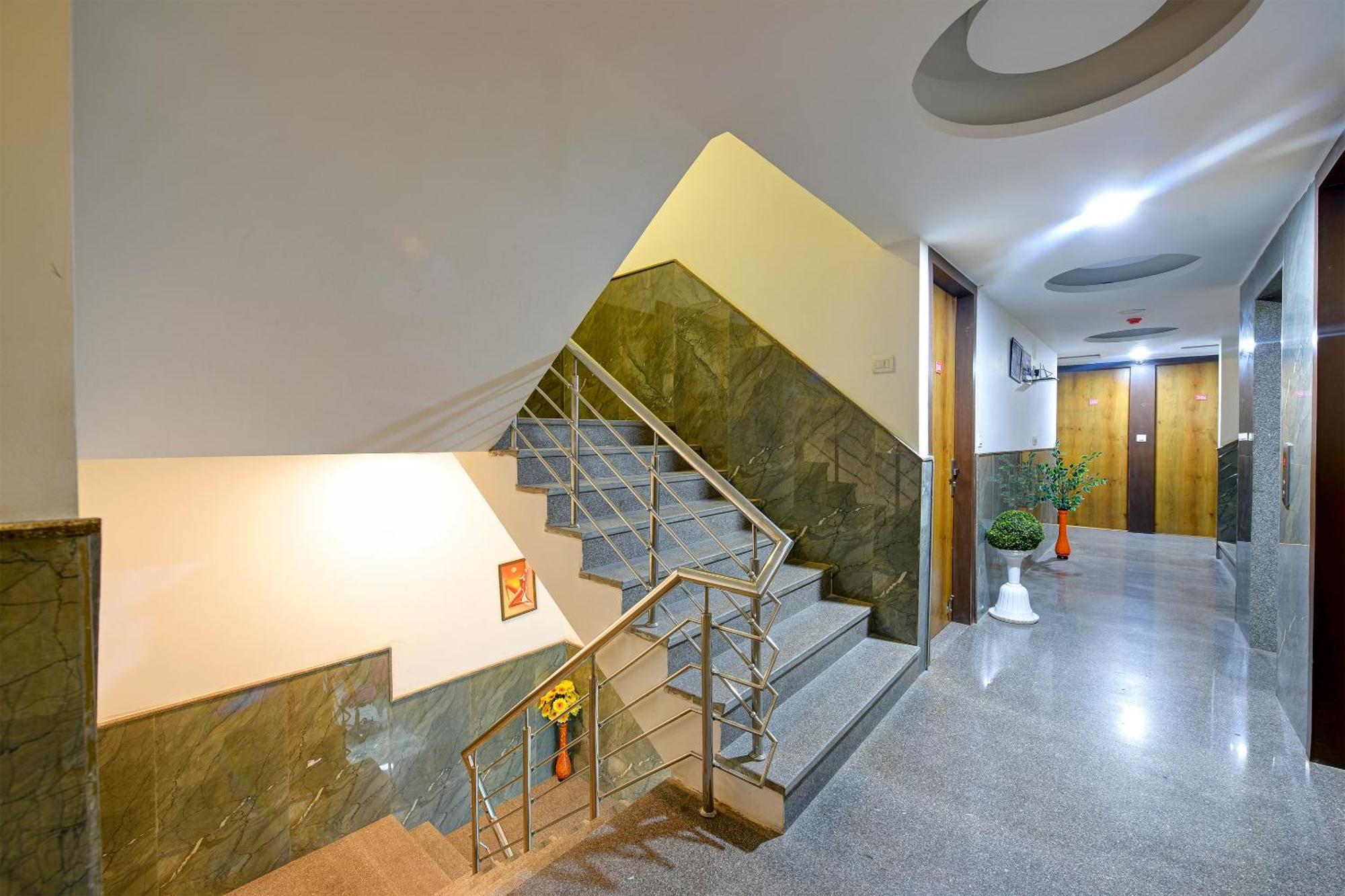 Hotel Grand Qubic Near Delhi Airport New Delhi Exterior photo